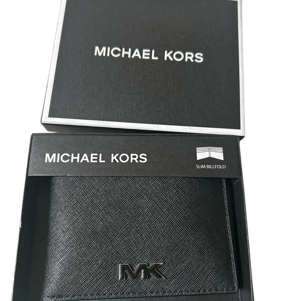 Michael Kors Black Textured Billfold Wallet a retail $78